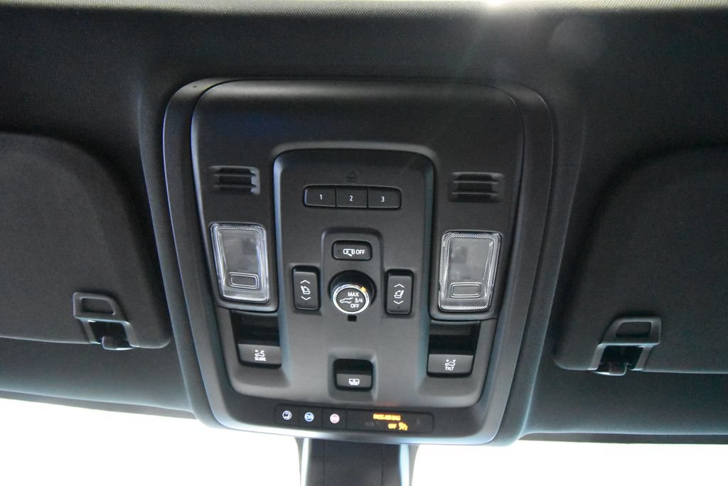 Used 2021 Chevrolet Tahoe Z71 w/ Z71 Signature Package AWD/4WD image 19