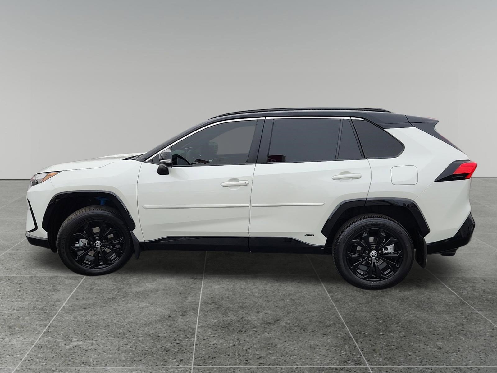 Certified 2022 Toyota RAV4 XSE w/ XSE Grade Weather Package AWD/4WD image 4
