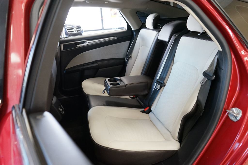 Used 2020 Ford Fusion SE w/ Equipment Group 151A image 43