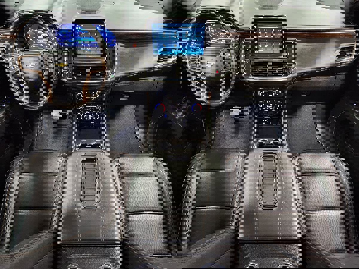 Used 2023 Chevrolet Suburban High Country image 47