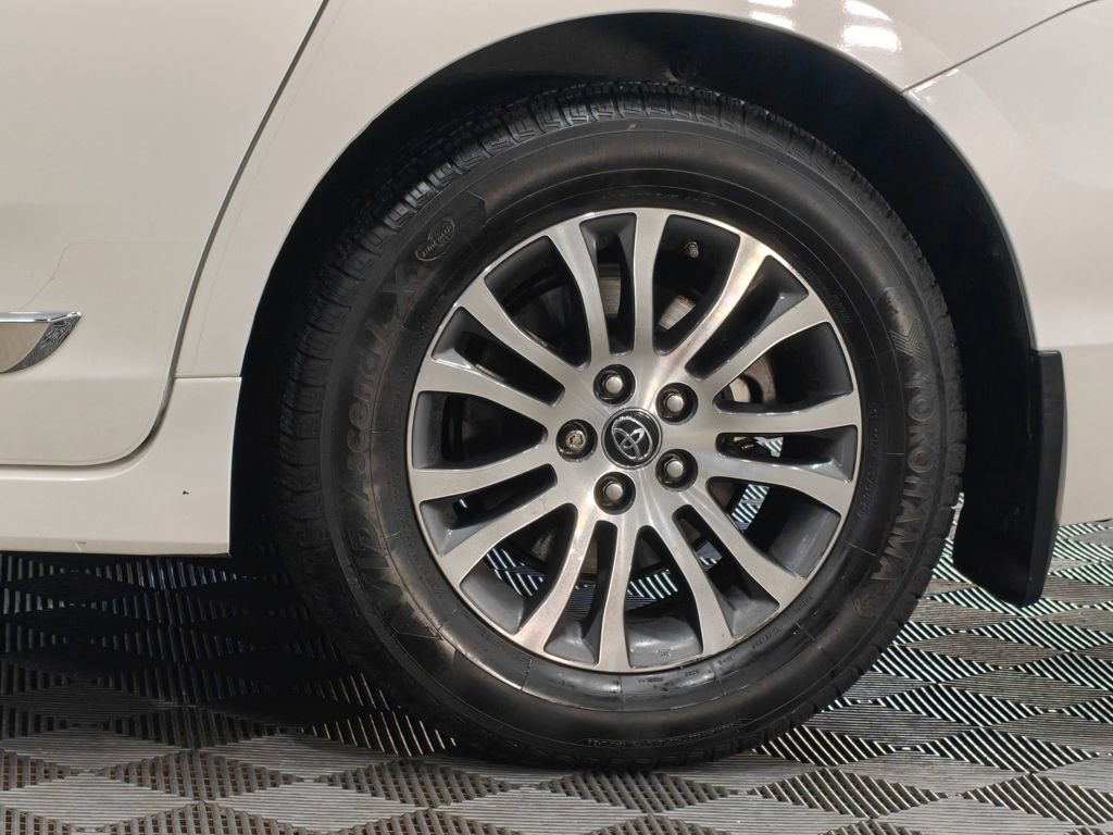 Used 2020 Toyota Sienna XLE w/ XLE Navigation Package FWD image 59