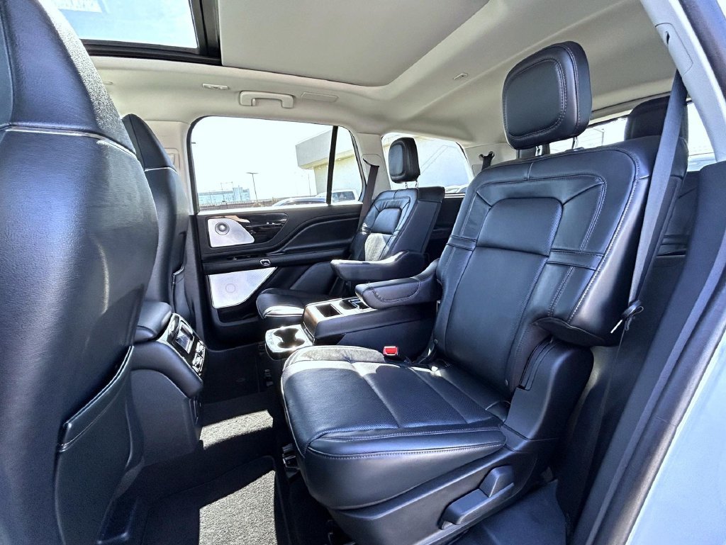 Used 2025 Lincoln Aviator Reserve w/ Equipment Group 201A AWD/4WD image 23