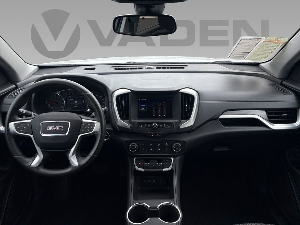 Used 2024 GMC Terrain SLE image 3