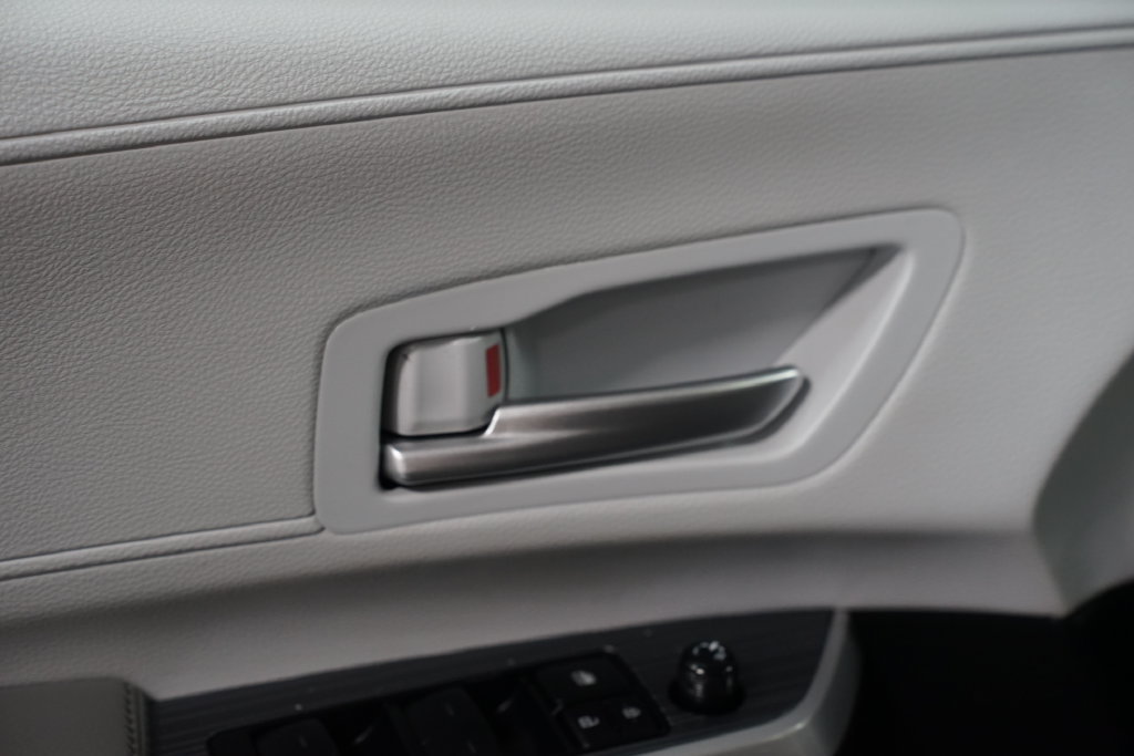 Certified 2025 Toyota Sienna XLE FWD image 33