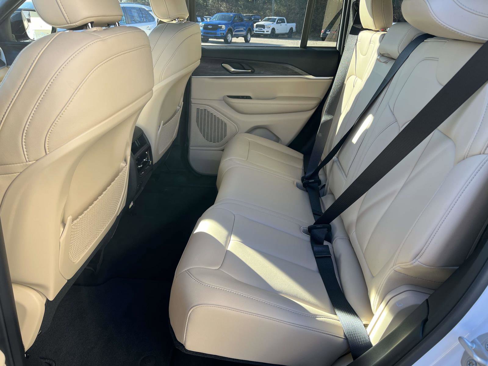 Used 2025 Jeep Grand Cherokee Limited image 10