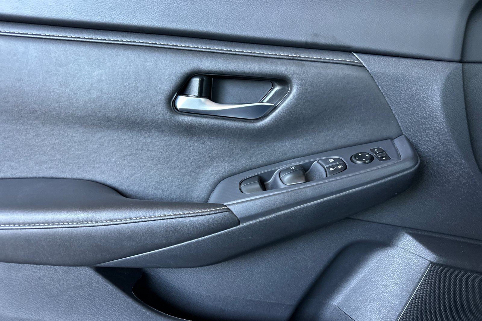 Used 2024 Nissan Sentra SV FWD image 11
