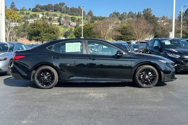 Used 2025 Toyota Camry SE image 2