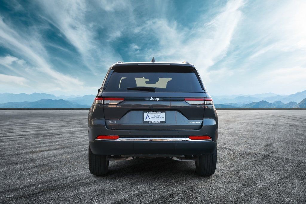 New 2025 Jeep Grand Cherokee Laredo X w/ Trailer Tow Package image 3