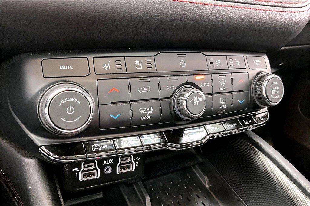 Used 2025 Dodge Durango GT image 32