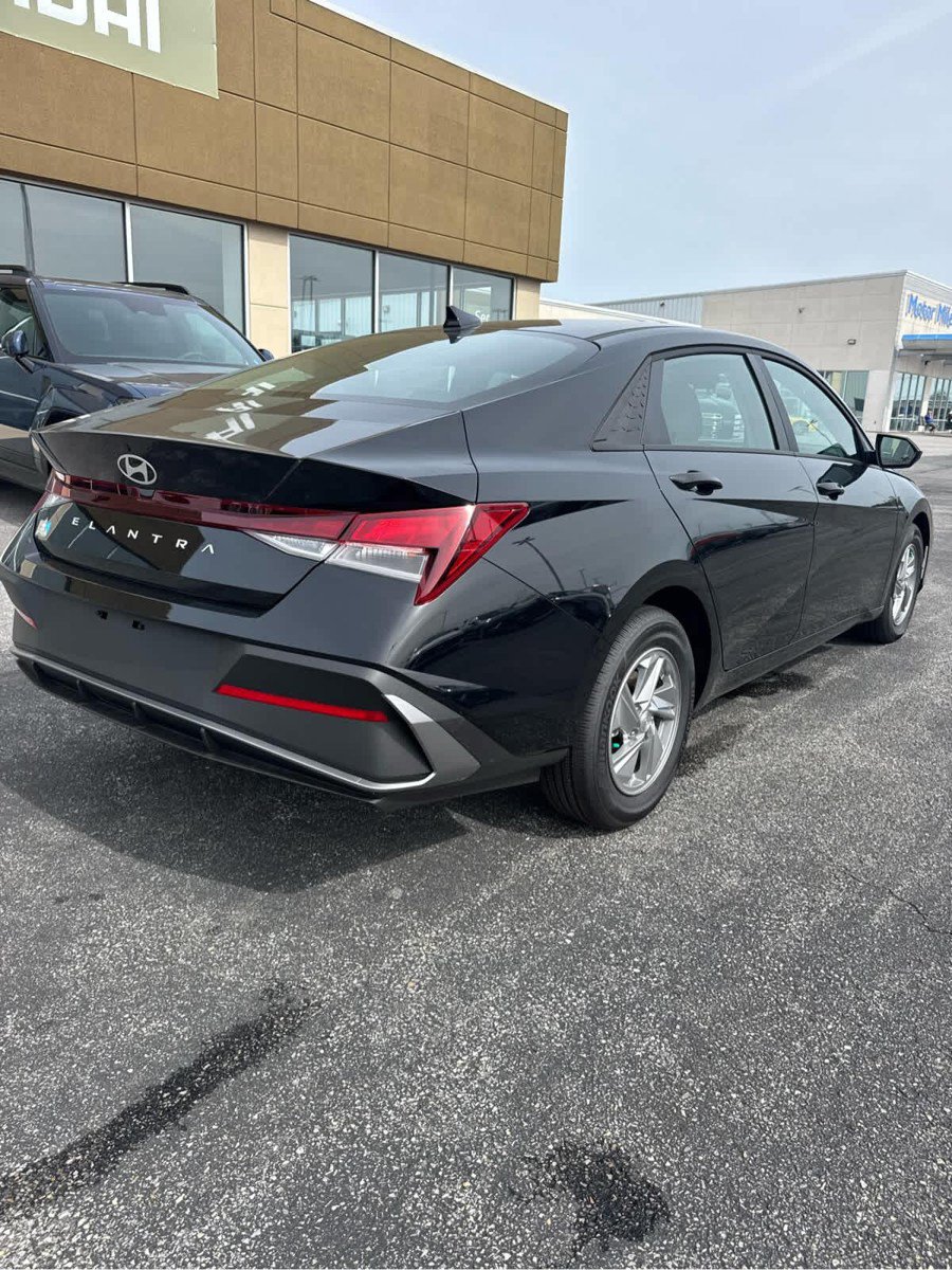 New 2026 Hyundai Elantra SE FWD image 13