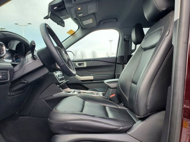 Used 2022 Ford Explorer XLT w/ Equipment Group 202A image 5