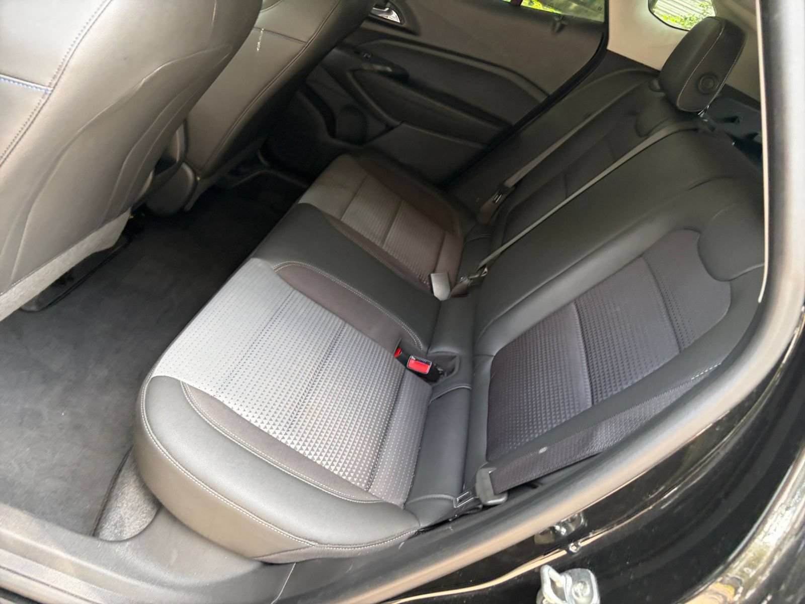 Used 2025 Chevrolet Trax LT FWD image 24