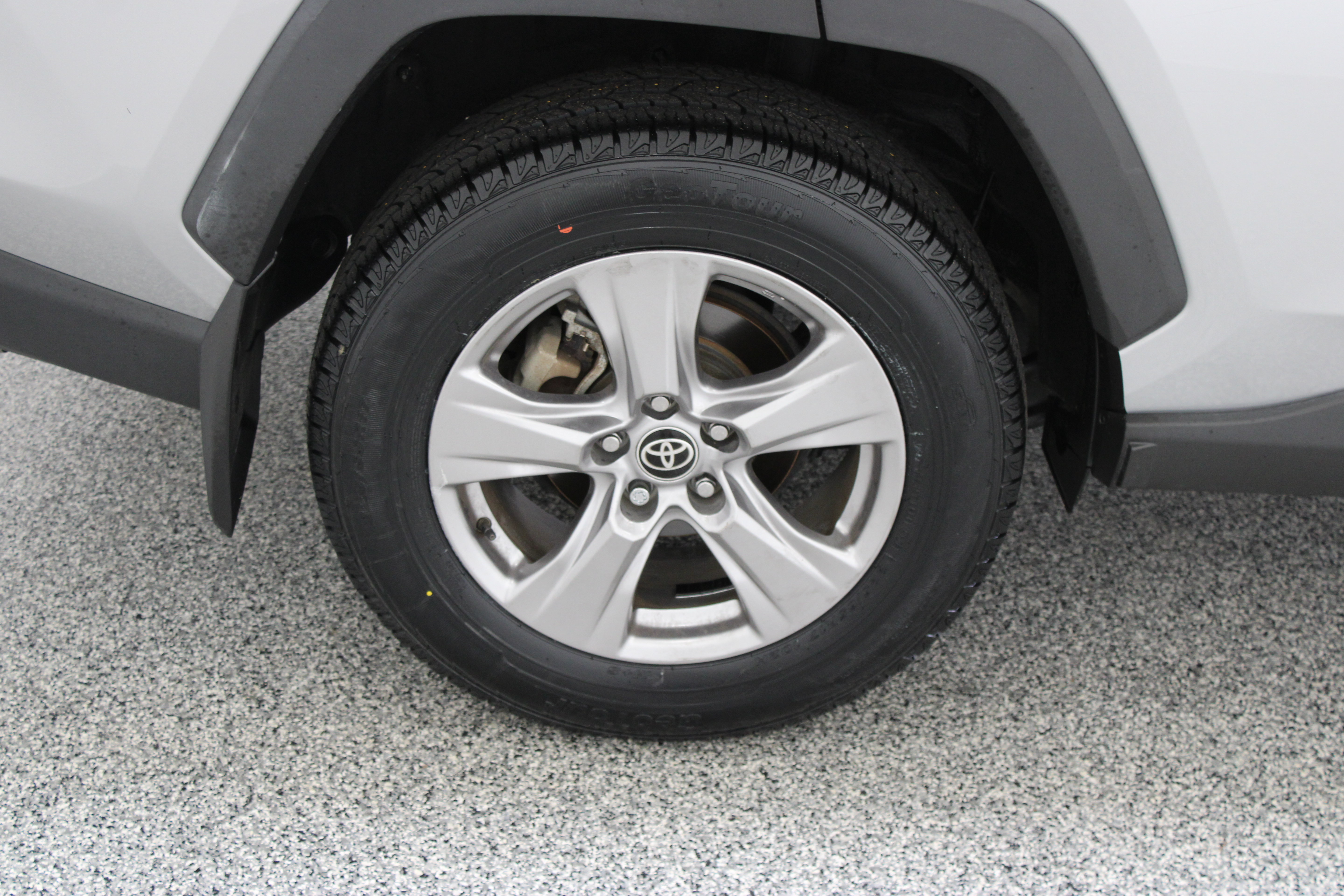 Used 2022 Toyota RAV4 XLE AWD/4WD image 6