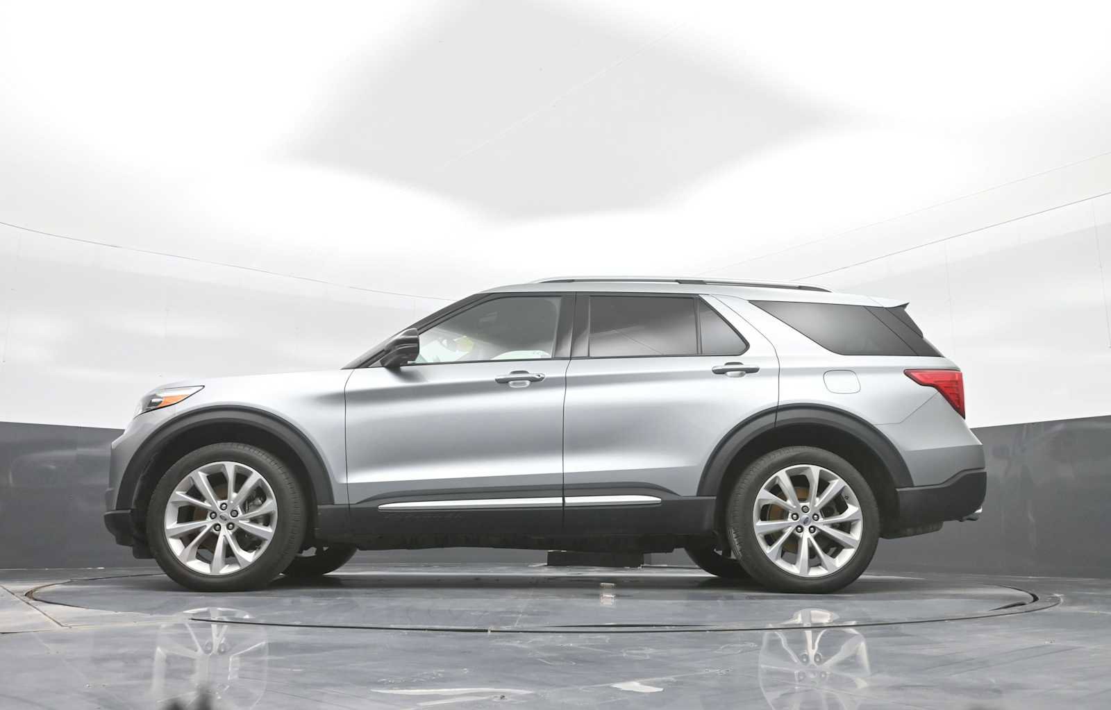 Used 2022 Ford Explorer Platinum w/ Technology Package image 36