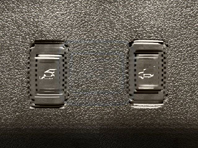 Used 2024 Cadillac Escalade ESV V image 28