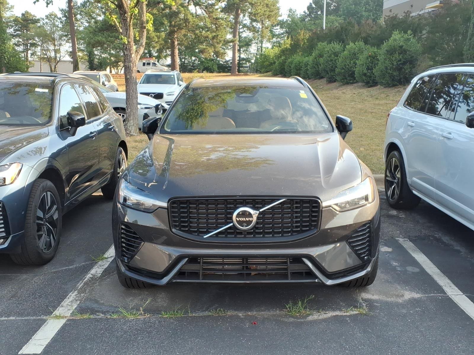 Certified 2024 Volvo XC60 T8 Ultimate w/ Protection Package Premier AWD/4WD image 3