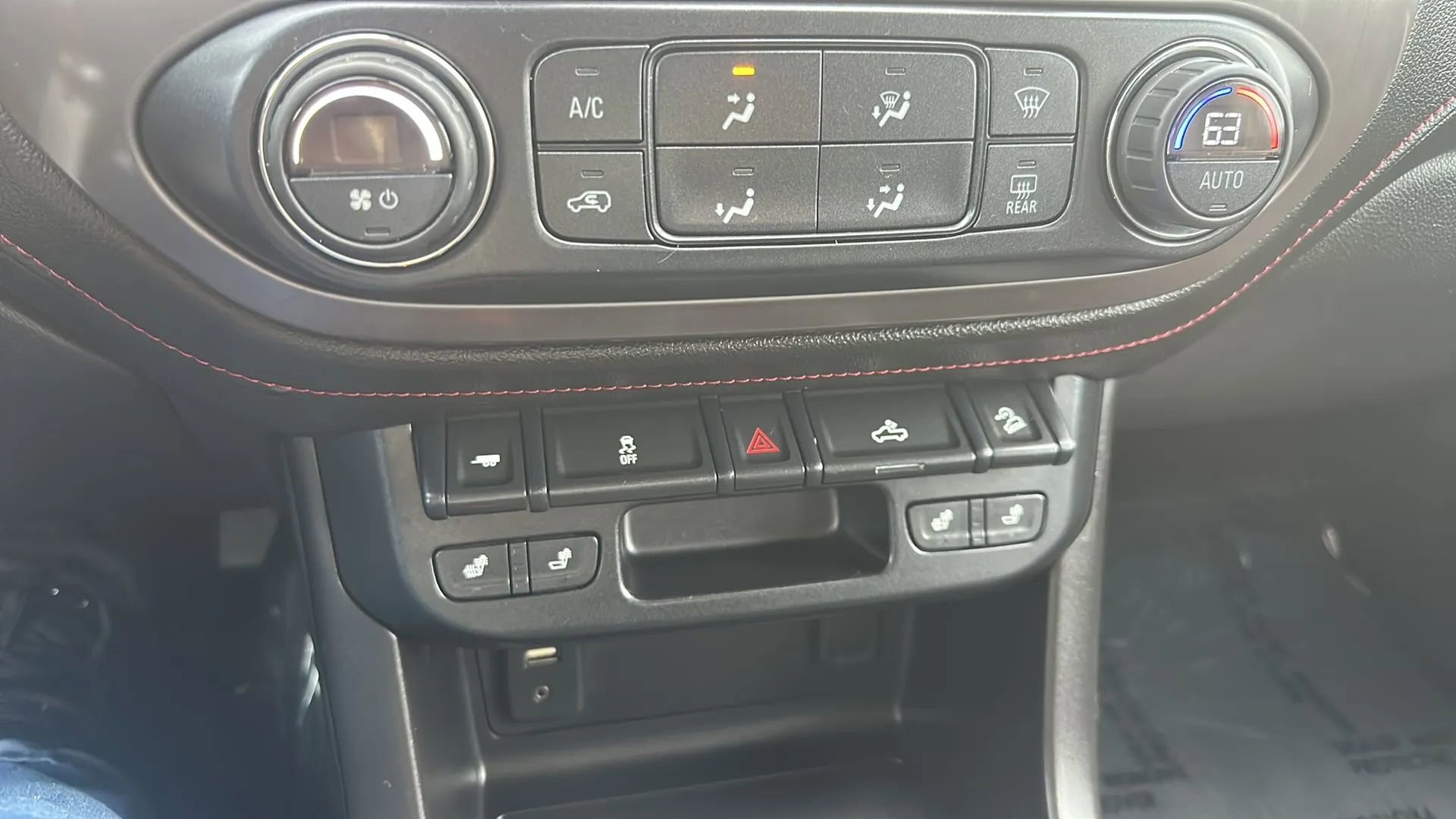 Used 2016 GMC Canyon SLE w/ All Terrain Adventure Package image 18