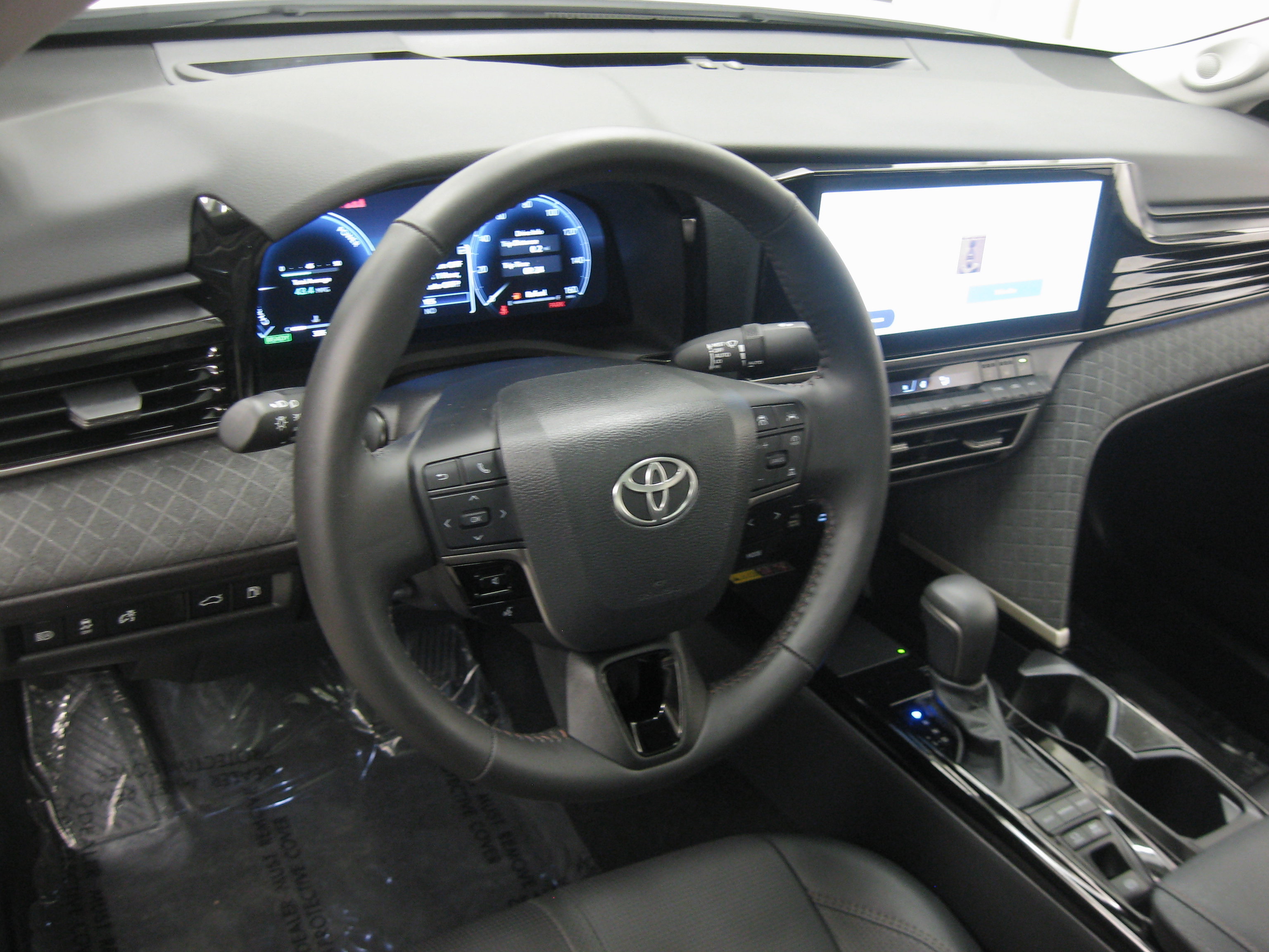 Used 2025 Toyota Camry XLE image 11
