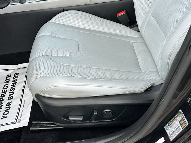 Used 2021 Hyundai Elantra Limited FWD image 16