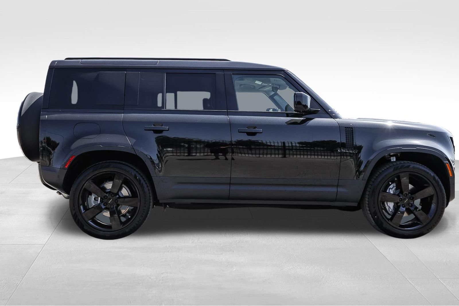 New 2026 Land Rover Defender 110 S AWD/4WD image 4