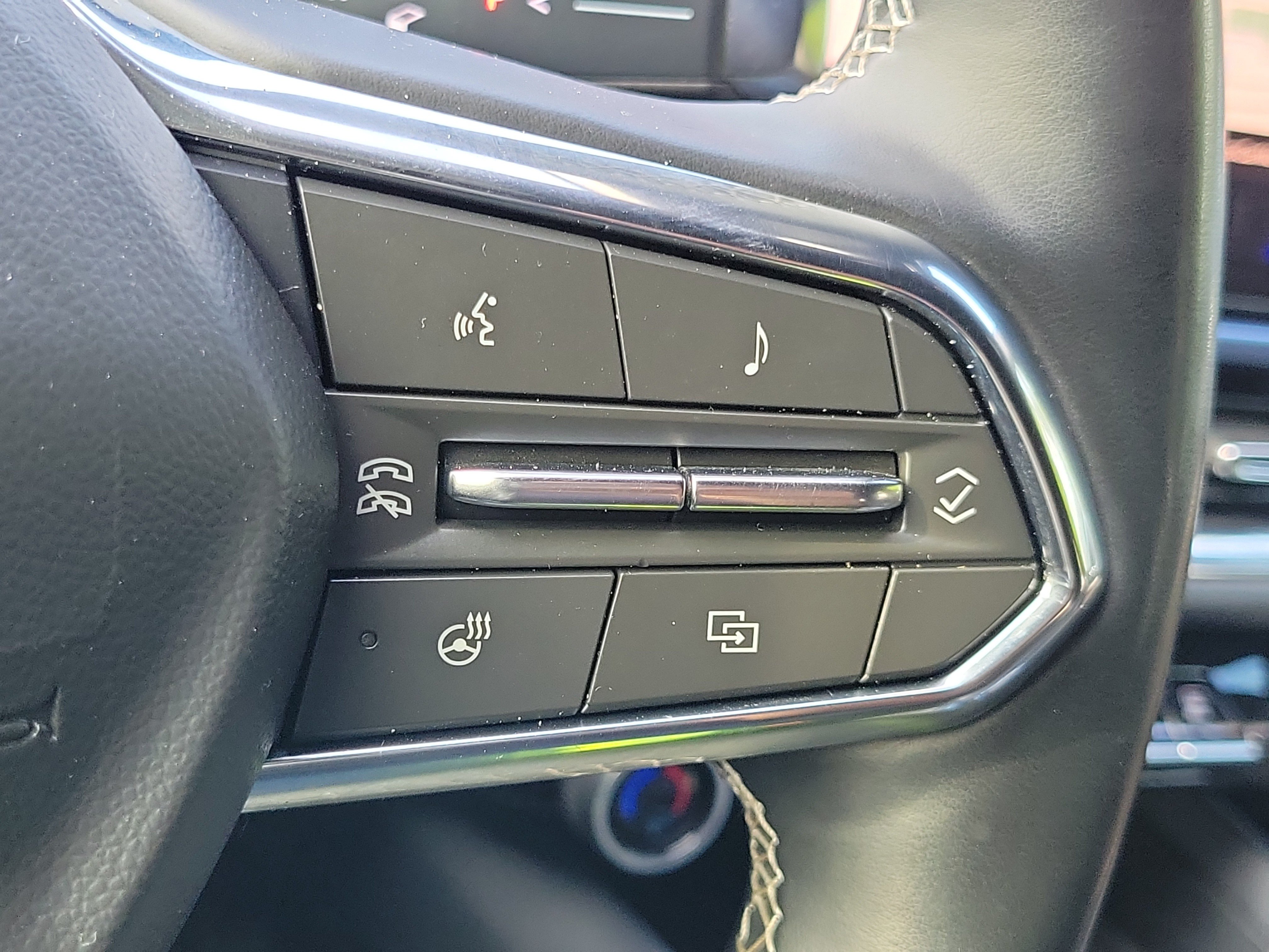 Used 2025 Chevrolet Equinox EV LT w/ Convenience Package FWD image 28