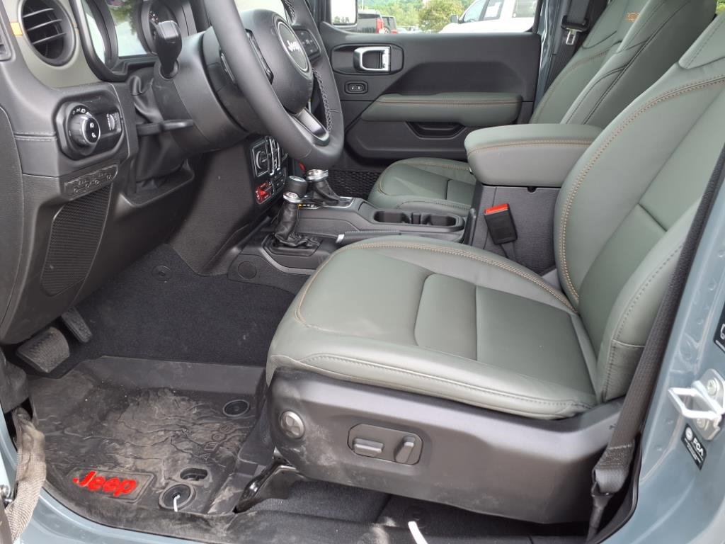 New 2025 Jeep Gladiator Mojave w/ Convenience Group image 9