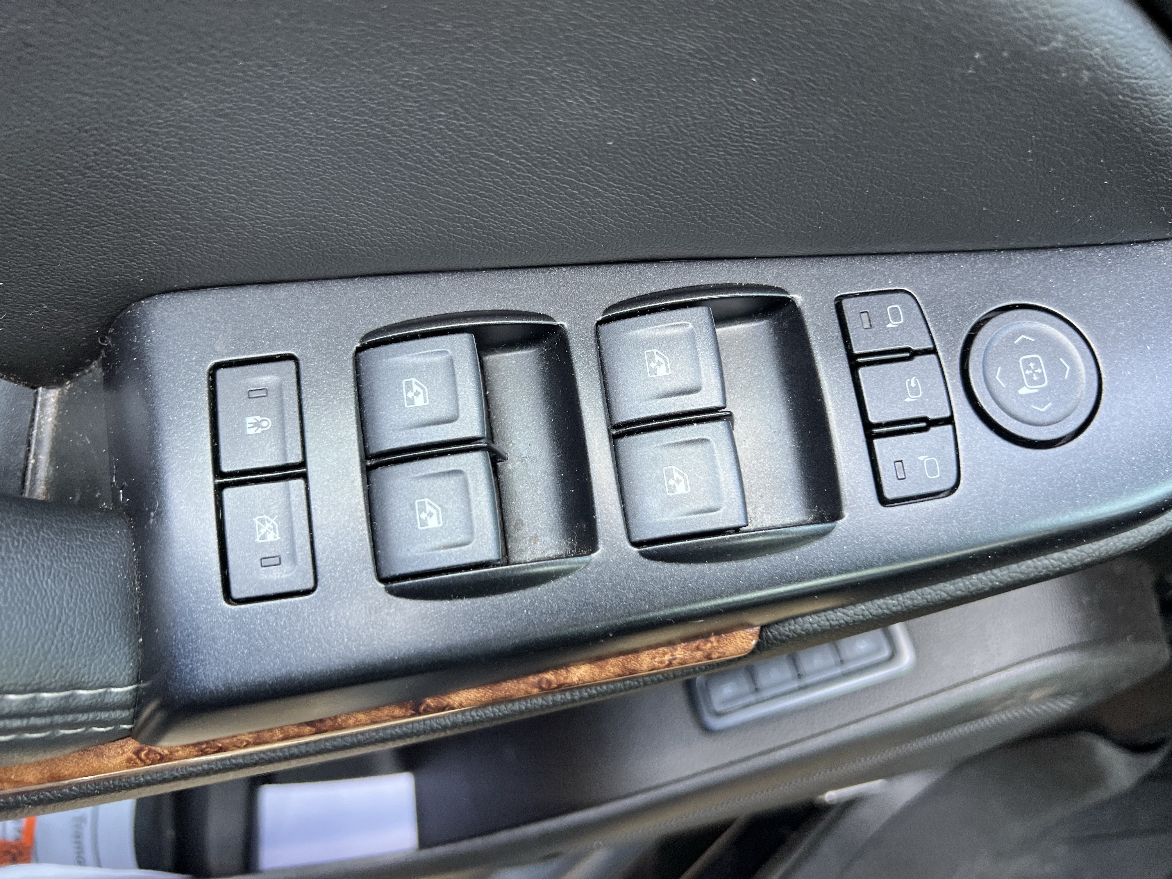 Used 2020 Chevrolet Suburban Premier AWD/4WD image 16