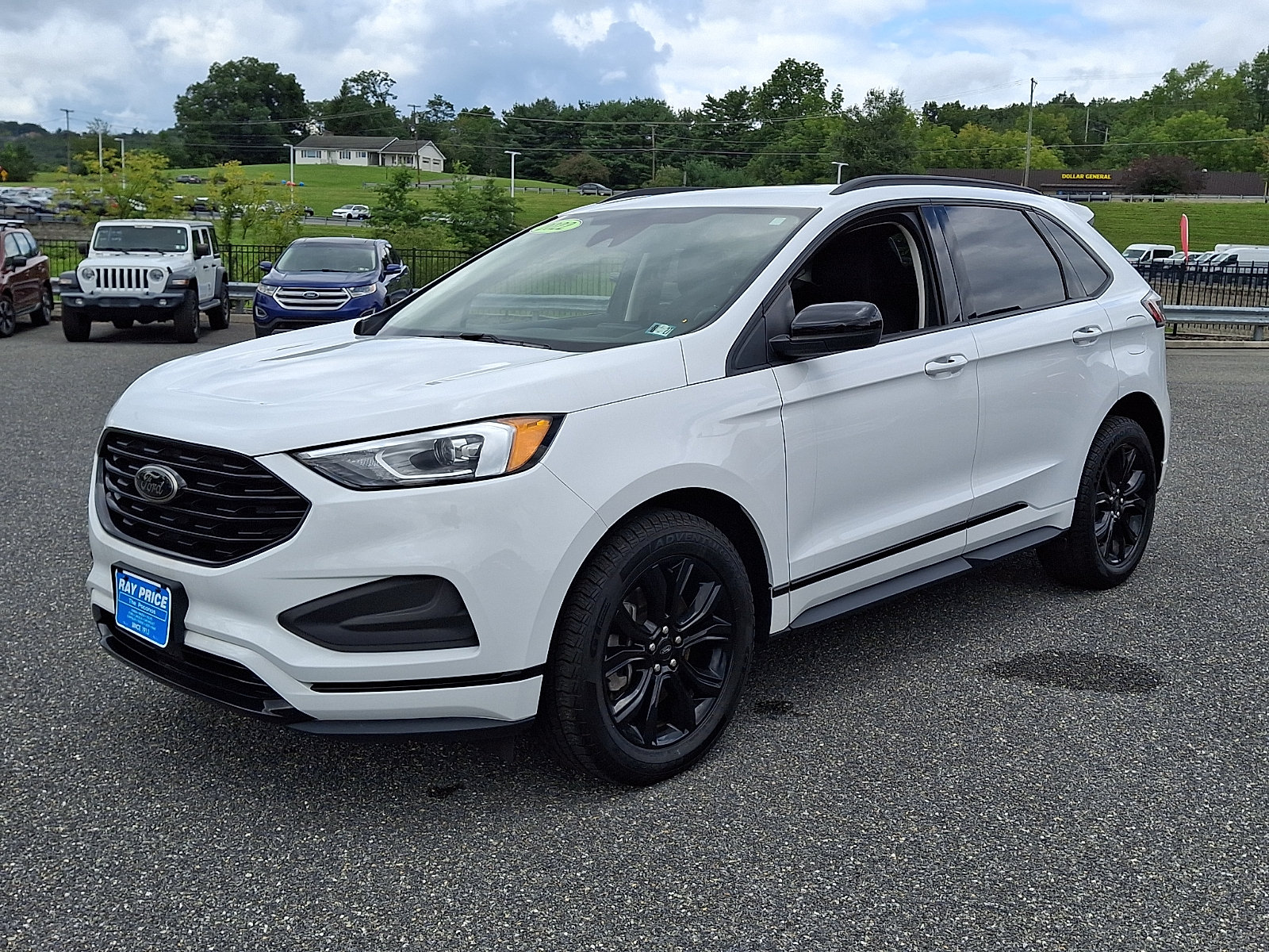 Certified 2022 Ford Edge SE w/ Black Appearance Package AWD/4WD image 4