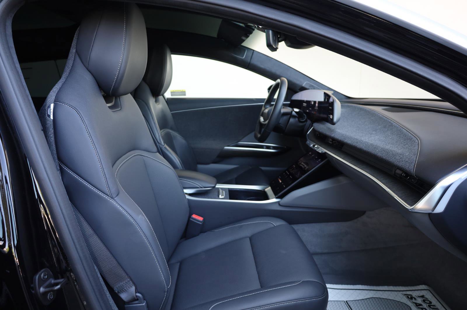 Used 2025 Lucid Air Touring AWD/4WD image 31