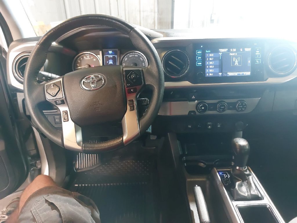 Used 2018 Toyota Tacoma SR5 RWD image 15