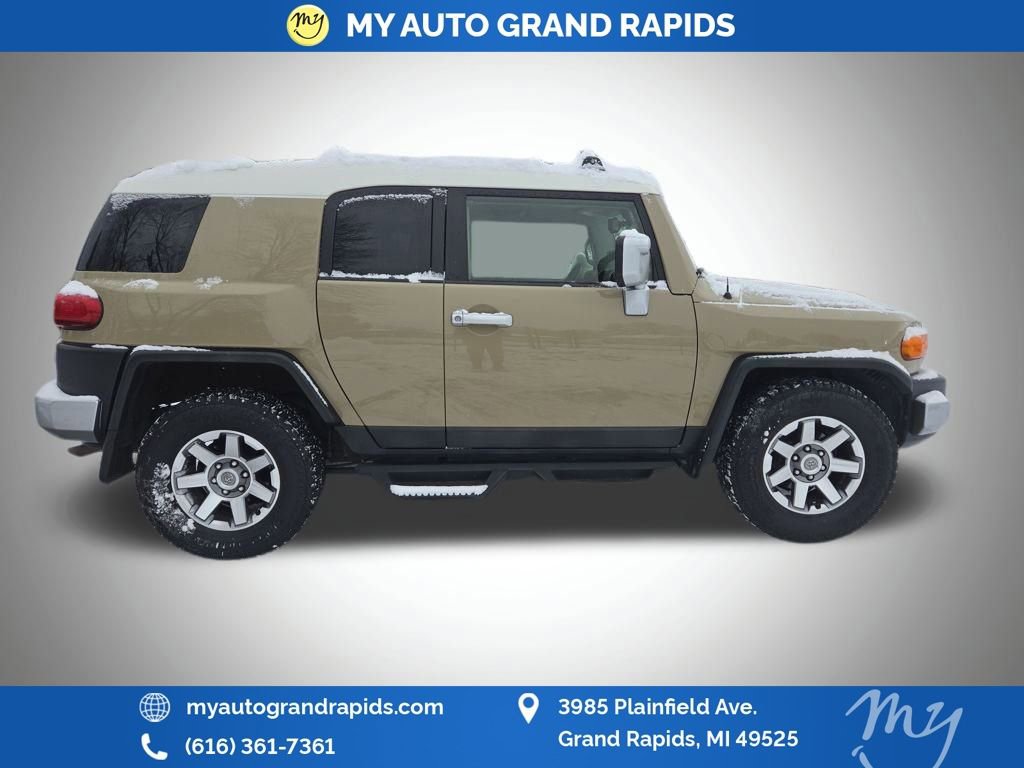 Used 2014 Toyota FJ Cruiser 2WD image 16