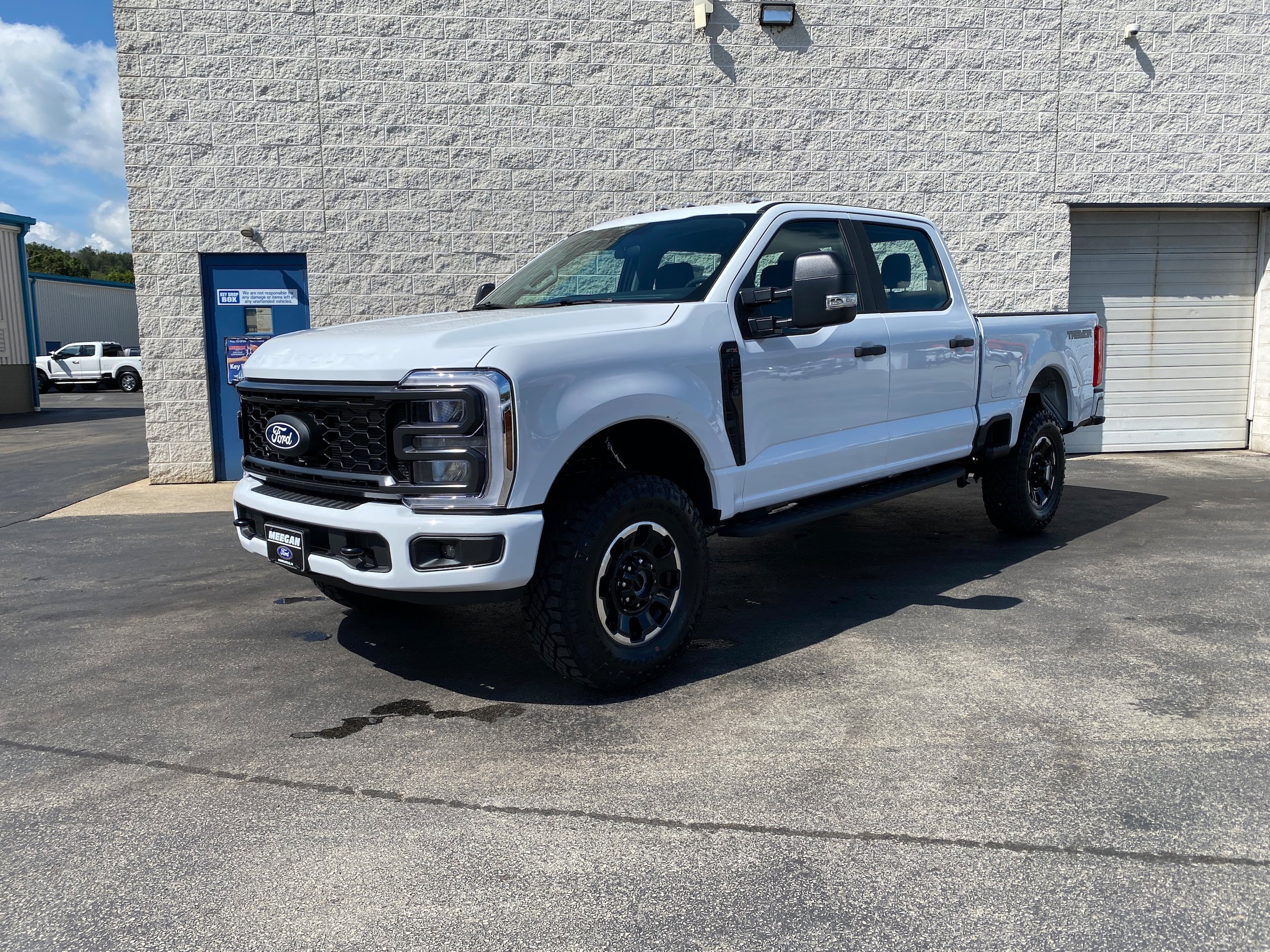 New 2027 Ford F250 XL w/ Tremor Off-Road Package AWD/4WD image 2