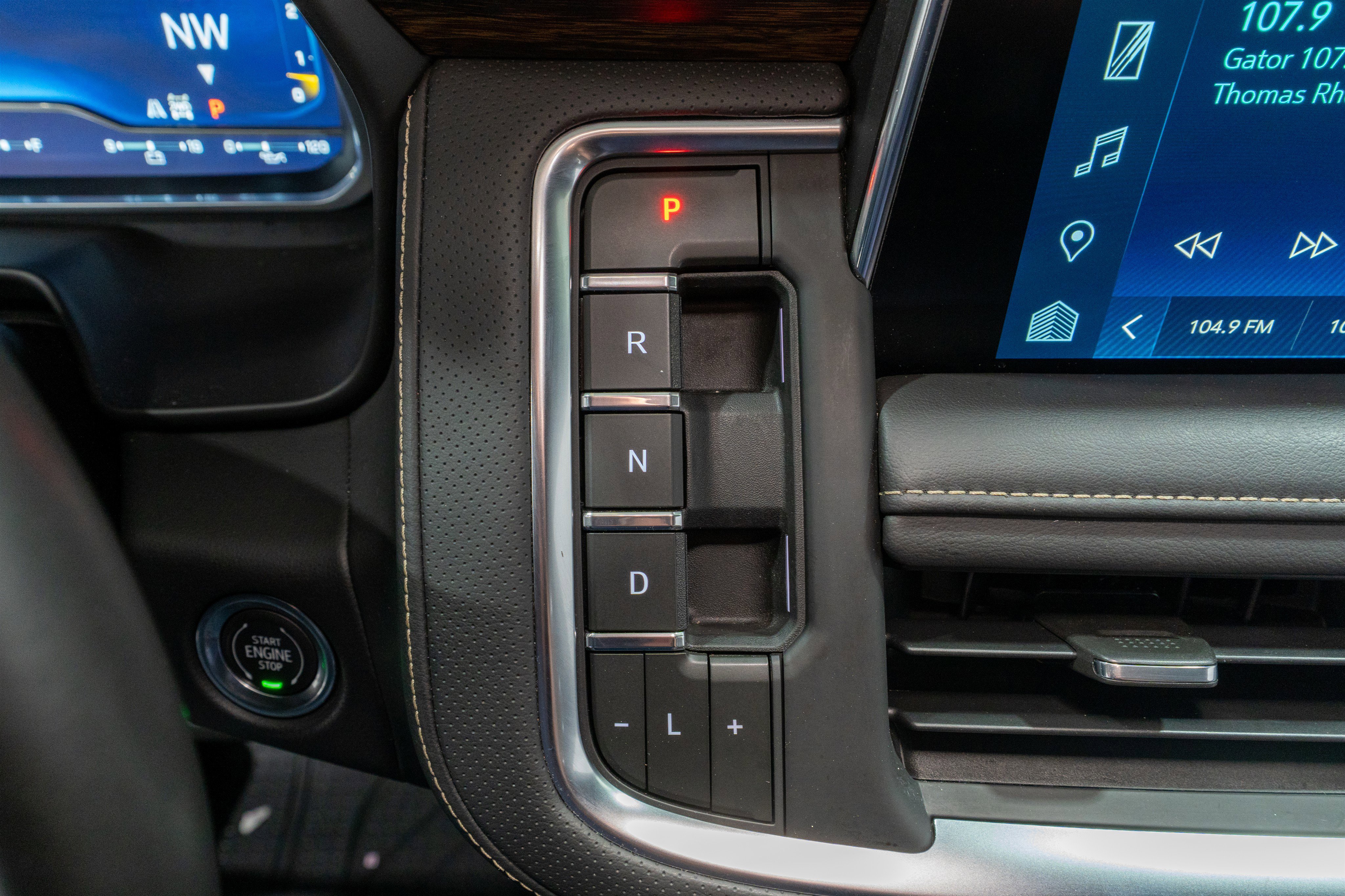 Used 2023 Chevrolet Tahoe Premier AWD/4WD image 23