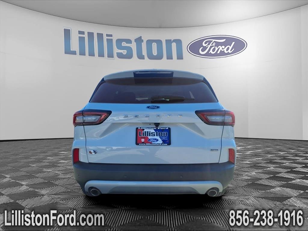 Used 2025 Ford Escape SE image 5