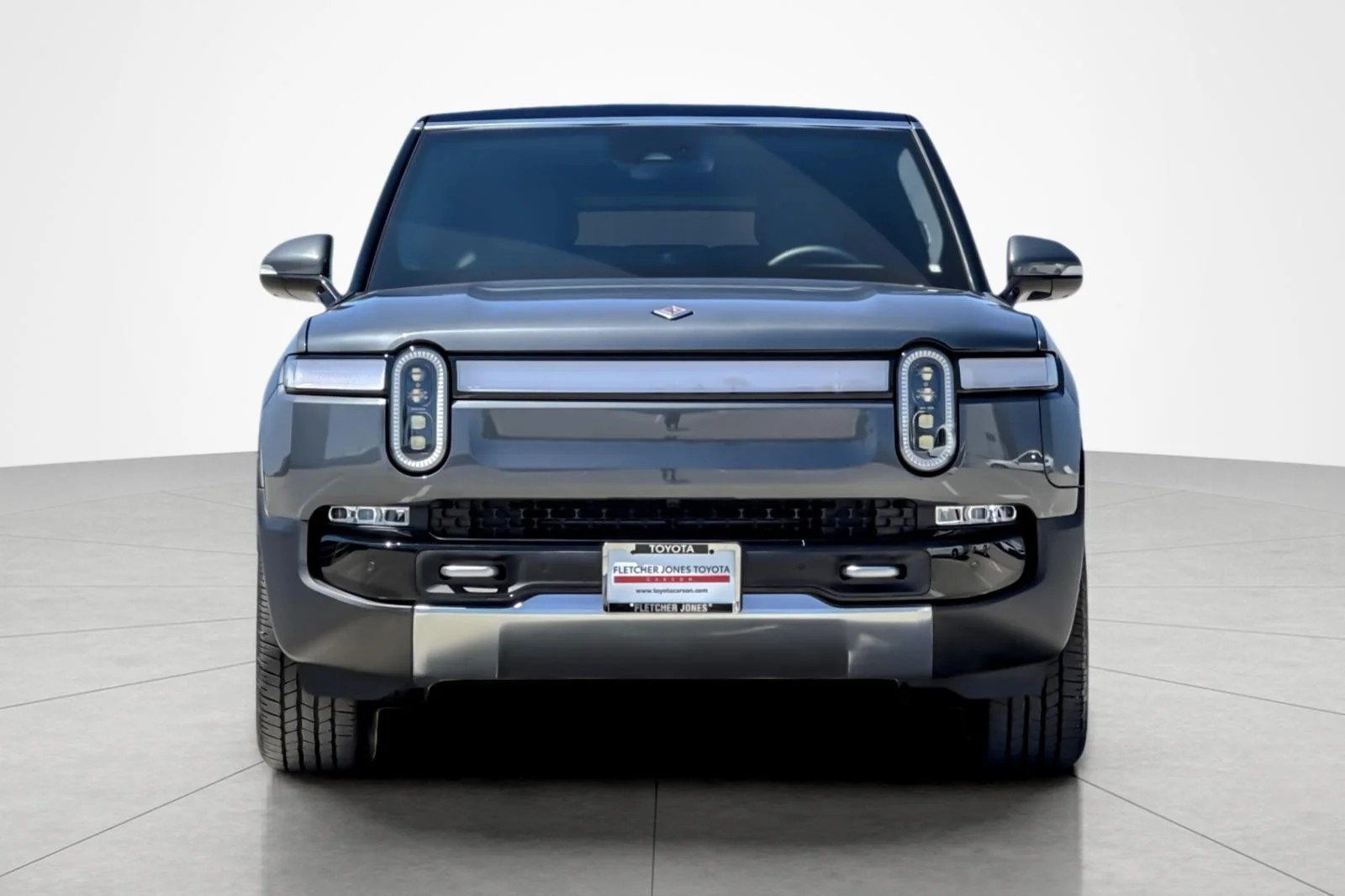 Used 2024 Rivian R1S Adventure AWD/4WD image 3