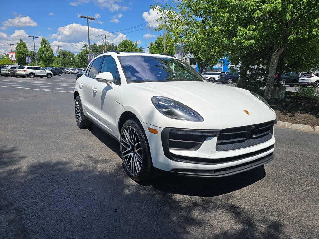 Used 2023 Porsche Macan AWD/4WD image 11