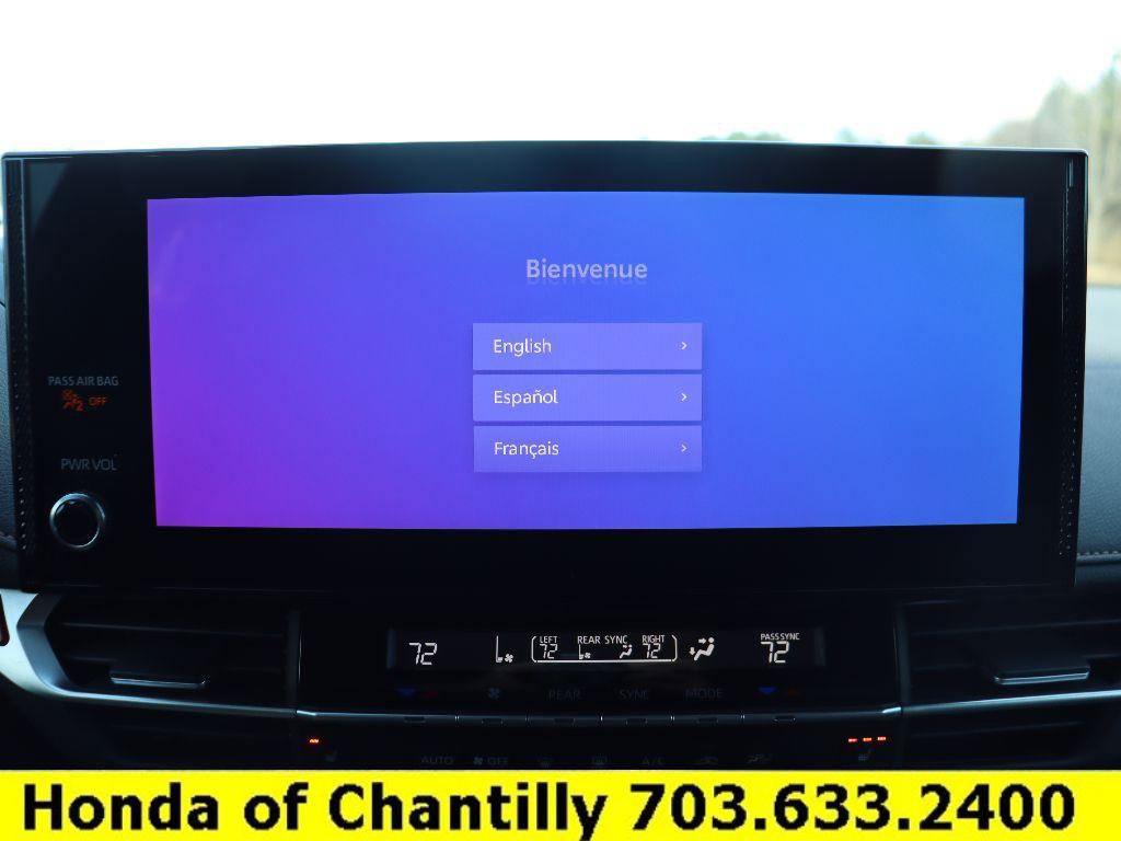 Used 2025 Toyota Sienna XLE Woodland Edition image 16