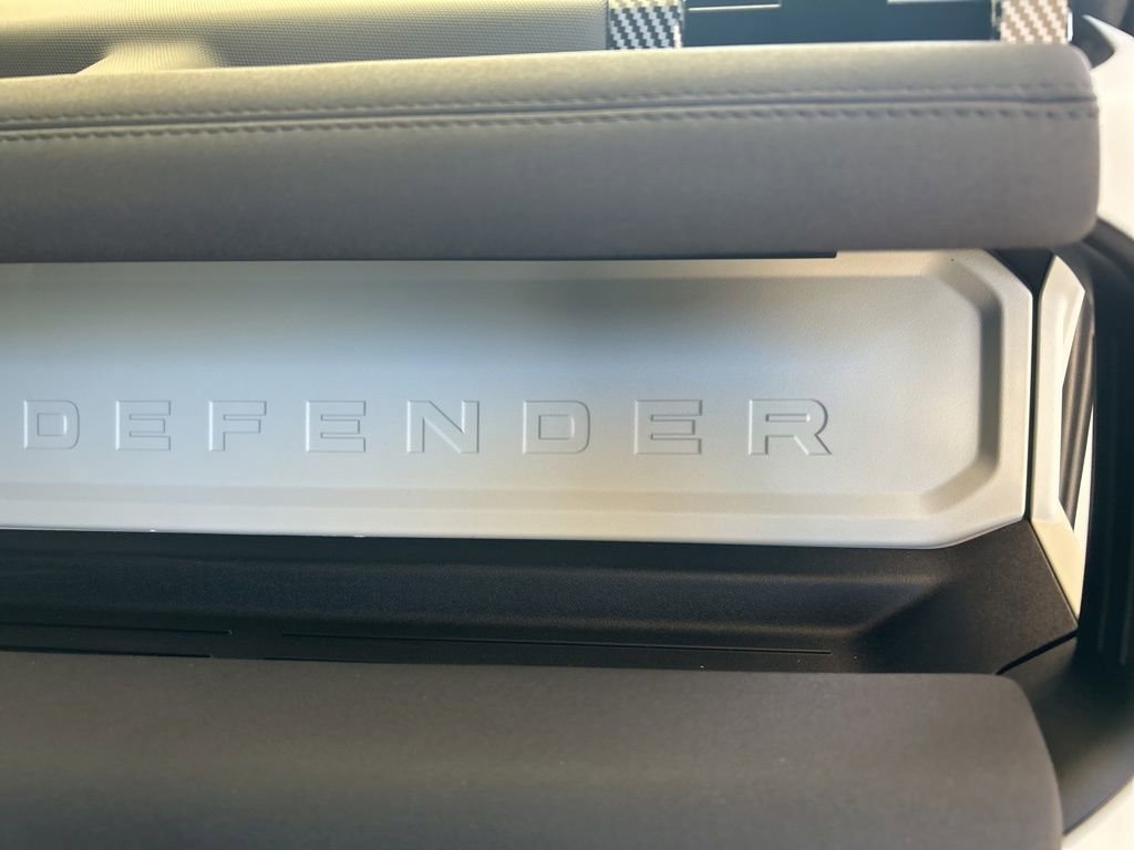 Used 2023 Land Rover Defender 110 X-Dynamic SE image 31