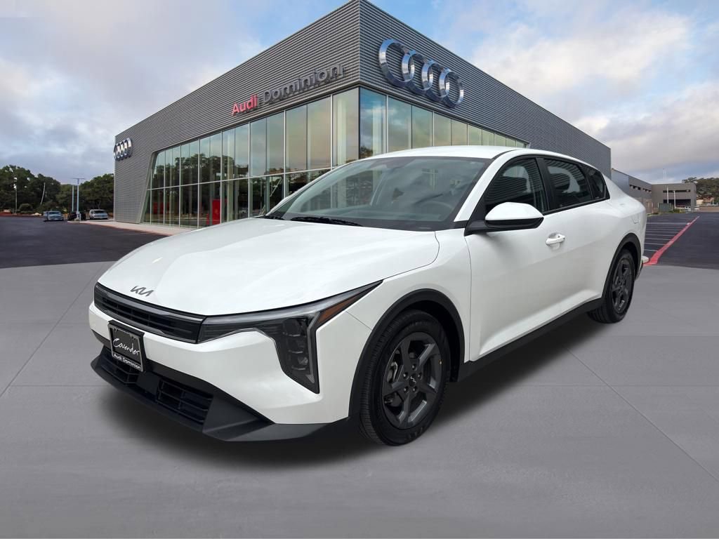 Used 2025 Kia K4 LXS image 1