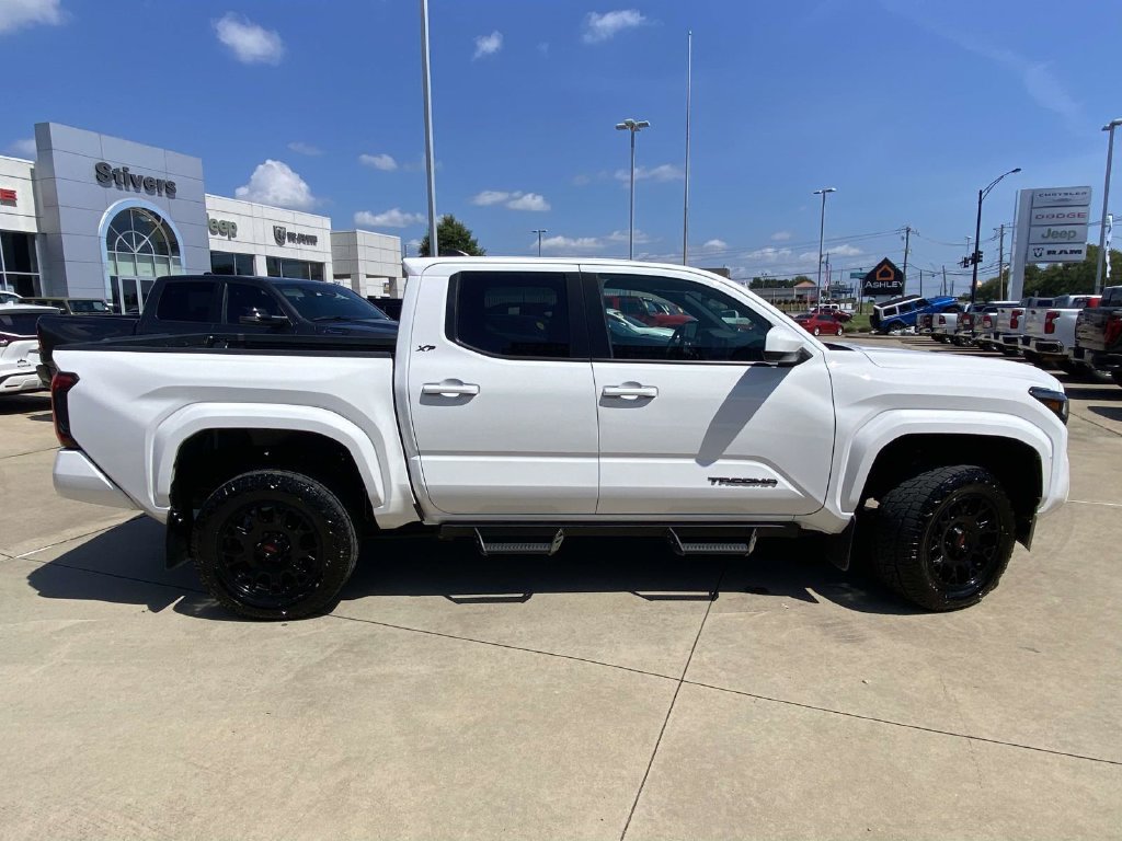 Used 2025 Toyota Tacoma SR5 RWD image 10