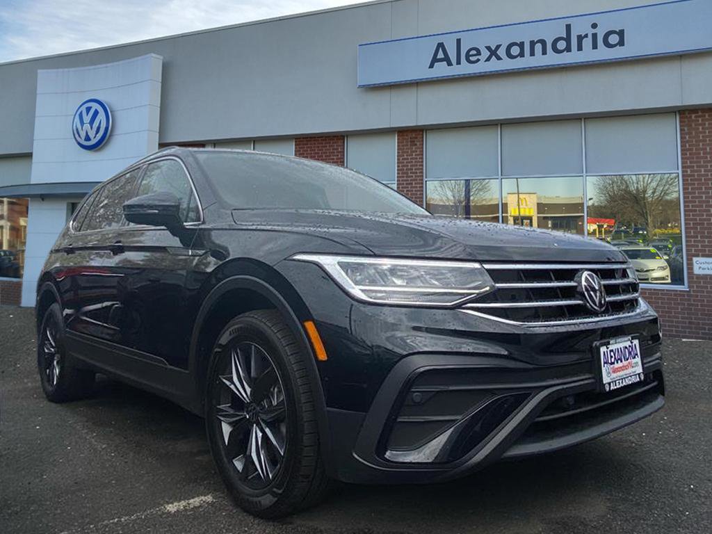 Certified 2023 Volkswagen Tiguan SE w/ Panoramic Sunroof Package image 1