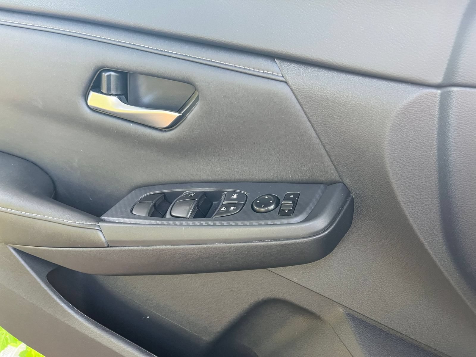 Used 2025 Nissan Sentra SV FWD image 18