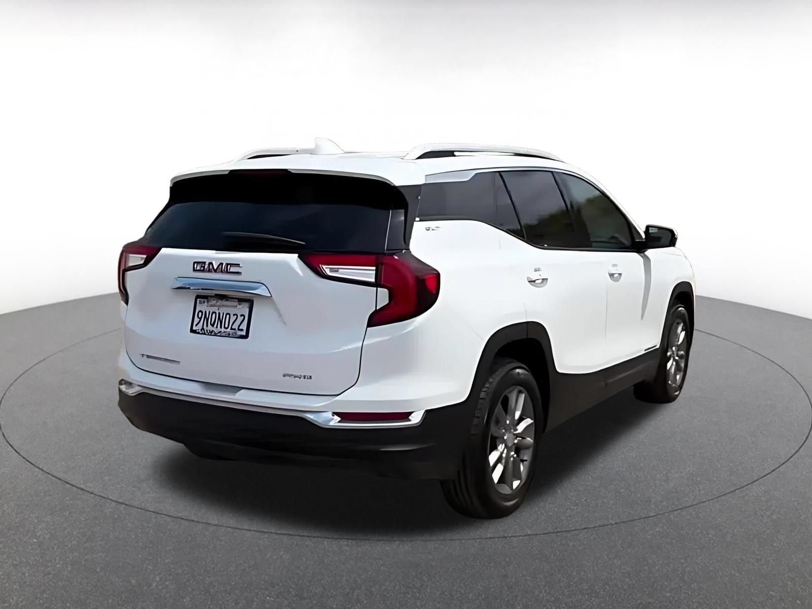 Used 2024 GMC Terrain SLT AWD/4WD image 14
