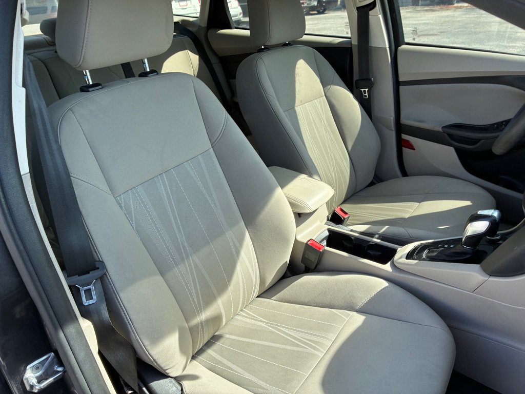 Used 2016 Ford Focus SE FWD image 32