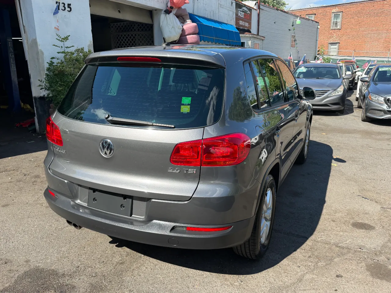 Used 2012 Volkswagen Tiguan LE FWD image 9