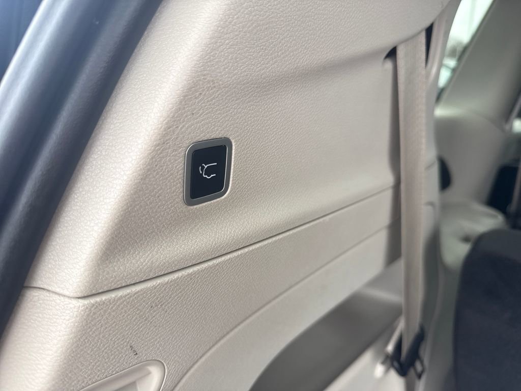 Used 2023 Chrysler Voyager LX FWD image 15