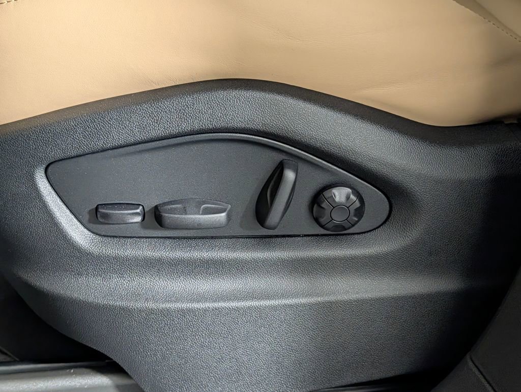 Certified 2025 Porsche Cayenne Coupe image 29