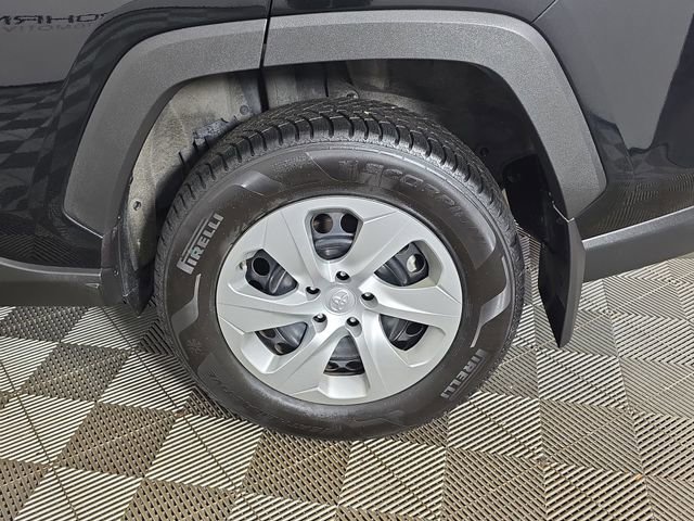 Used 2021 Toyota RAV4 LE AWD/4WD image 16