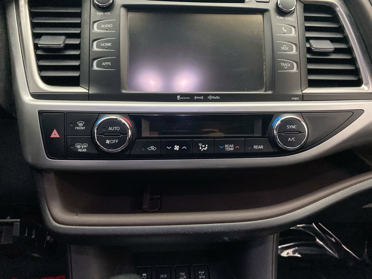Used 2018 Toyota Highlander Plus AWD/4WD image 21
