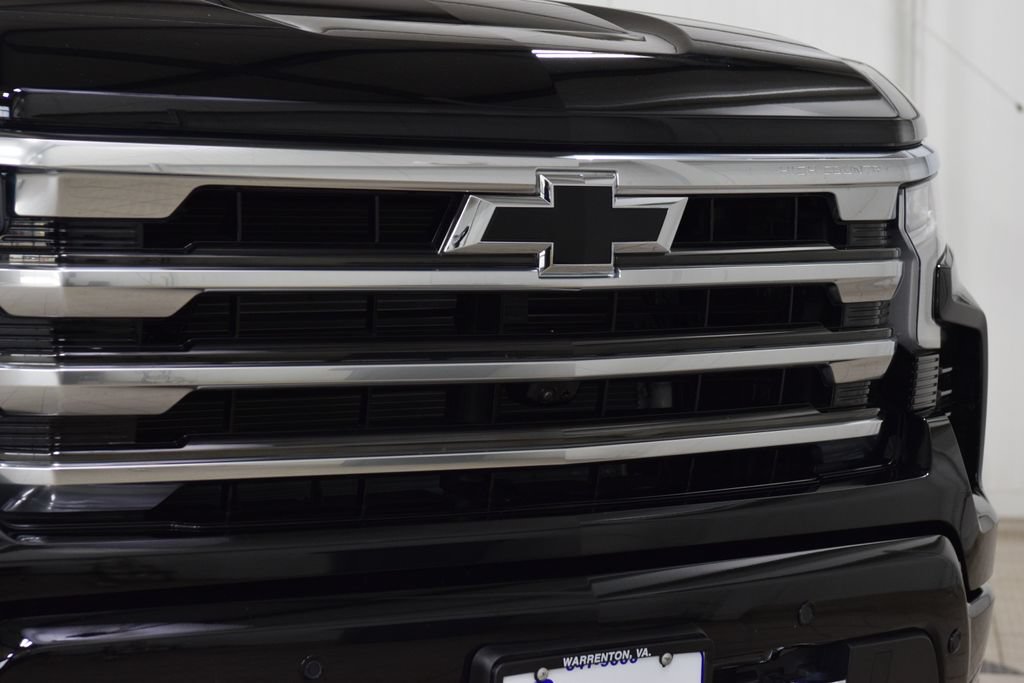Used 2025 Chevrolet Silverado 1500 High Country w/ High Country Premium Package AWD/4WD image 11